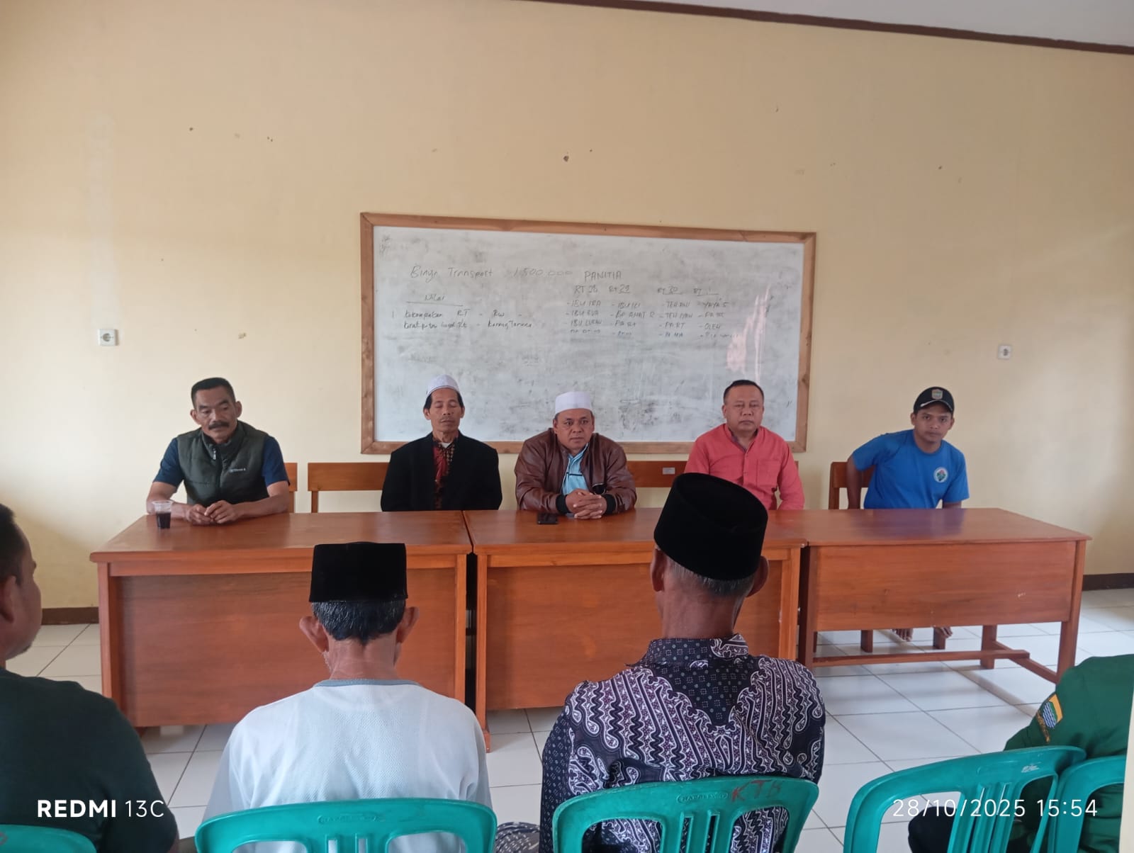 Rapat Pembangunan Jalan Di Dusun Pasirlaja