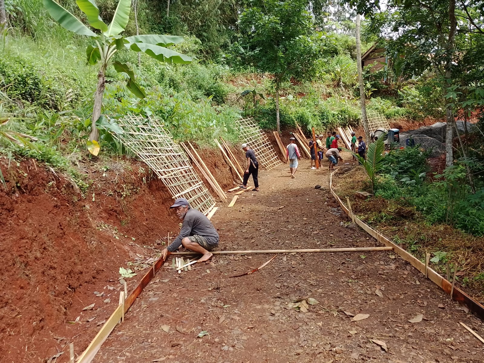 Kegiatan Pembangunan Rabat Beton Jalan Pasirekek Desa Lumbungsari